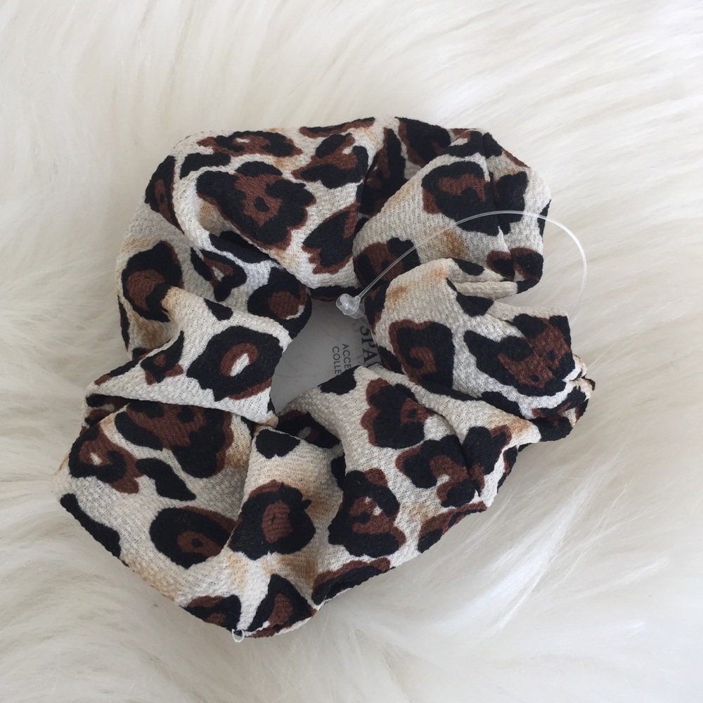 ❗️One Left❗️NWT Light Brown Cheetah Hair Scrunchie